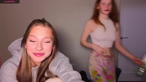 milanaaaa online show from February 5, 2025, 6:59 pm