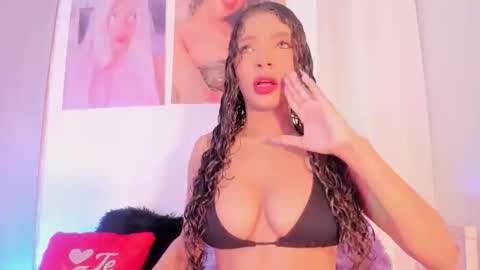 miakirshner_ online show from February 6, 2026, 3:26 pm