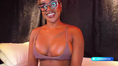 Mia online show from December 18, 2025, 12:38 am