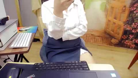 Mia online show from October 17, 2025, 3:25 pm