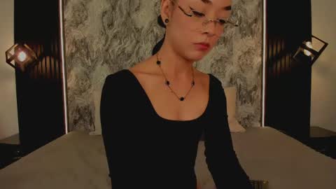 Mia Larouse online show from March 24, 2026, 8:25 pm