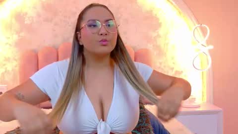 Mia online show from February 10, 2026, 12:37 am