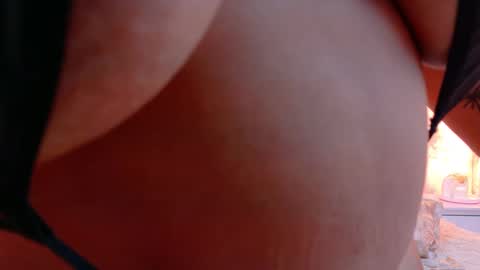 Mia online show from April 12, 2026, 5:01 am