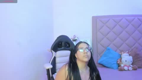 Mia  online show from October 9, 2025, 3:26 am
