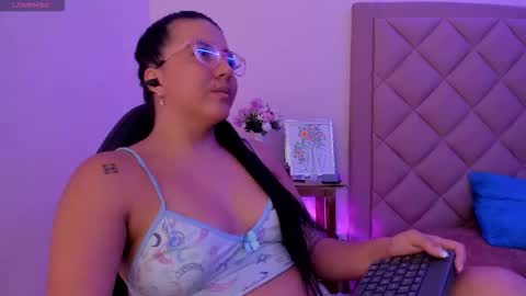 Mia  online show from October 12, 2025, 1:48 am