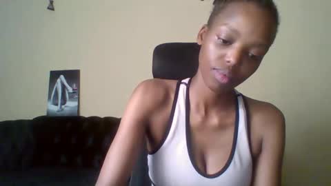 Snapshot of miami_muffin chatting on April 29, 2026, 11:33 pm Muffin online show from April 29, 2026, 11:33 pm