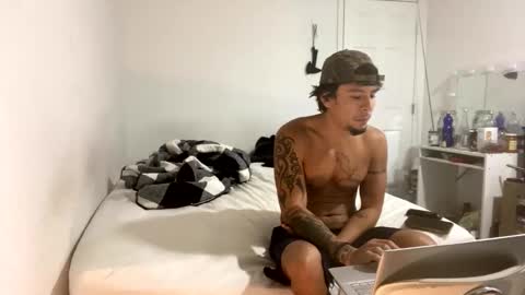 miamiclos1 online show from February 6, 2026, 2:42 pm