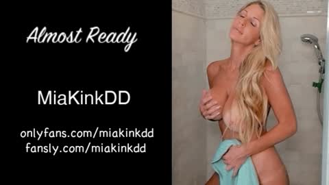 Snapshot of miamilfs chatting on October 22, 2025, 12:27 pm Mia online show from October 22, 2025, 12:27 pm