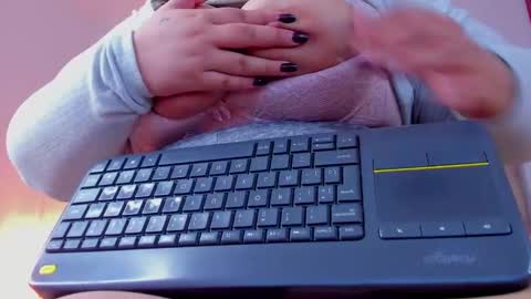 mia miller online show from November 26, 2025, 12:55 am