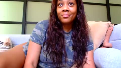 Snapshot of miamuffin8 chatting on July 18, 2026, 6:12 pm MiaMuffn online show from July 18, 2026, 6:12 pm