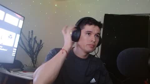 Snapshot of miaou_miaou chatting on January 9, 2025, 8:33 pm miaou_miaou online show from January 9, 2025, 8:33 pm