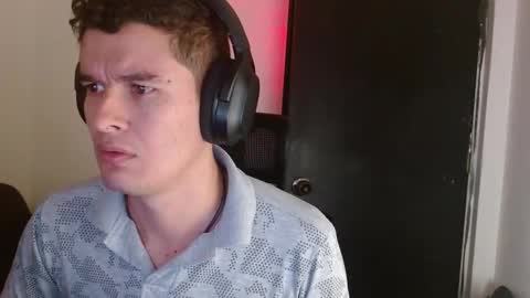 Snapshot of miaou_miaou chatting on October 12, 2025, 11:04 pm miaou_miaou online show from October 12, 2025, 11:04 pm