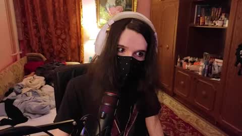 Snapshot of miaowhowl chatting on November 7, 2025, 8:42 pm Kristien online show from November 7, 2025, 8:42 pm