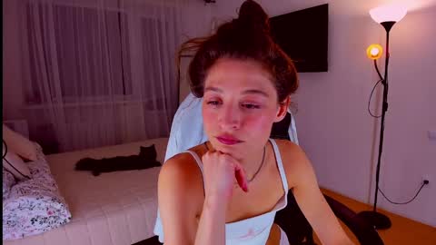 Snapshot of miapaw chatting on June 2, 2026, 7:16 pm Mia online show from June 2, 2026, 7:16 pm