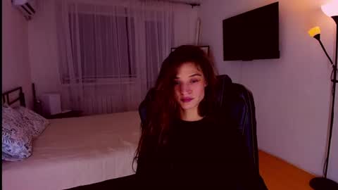 Mia online show from July 2, 2026, 7:42 pm