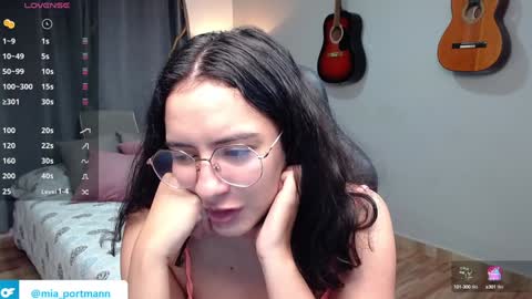 MIAPORTMANN online show from December 9, 2024, 12:08 pm