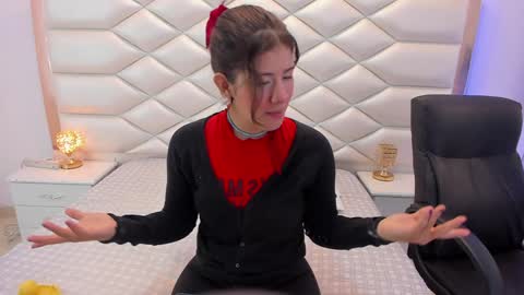 Sweetie Mia online show from February 3, 2025, 12:25 pm