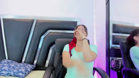 Sweetie Mia online show from February 21, 2025, 9:43 pm