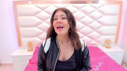 Sweetie Mia online show from February 25, 2025, 12:24 pm