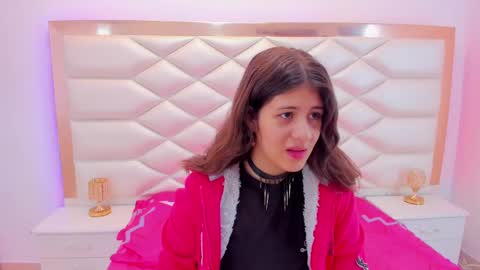 Sweetie Mia online show from March 7, 2025, 12:23 pm