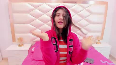 Sweetie Mia online show from March 12, 2025, 12:26 pm