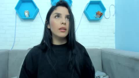 Snapshot of miaquevedo chatting on March 5, 2025, 12:11 pm Mia Quevedo online show from March 5, 2025, 12:11 pm