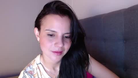 miarobinn_ online show from March 2, 2025, 10:14 am