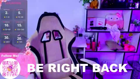 Mia  online show from December 19, 2025, 7:43 pm