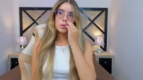 Mia online show from July 21, 2026, 9:50 pm
