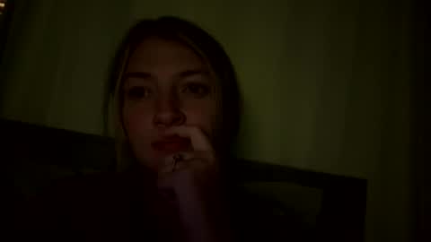 miasmith_001 online show from May 18, 2026, 2:07 am