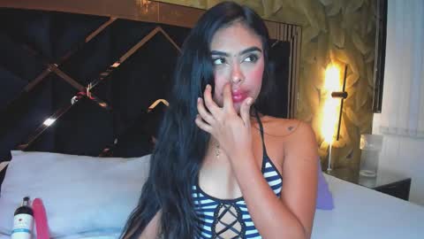 Snapshot of miathompson01 chatting on November 30, 2025, 5:00 am Mia Thompson online show from November 30, 2025, 5:00 am