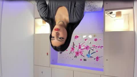 Snapshot of miaturnerr_ chatting on April 1, 2026, 12:06 pm miaturnerr_ online show from April 1, 2026, 12:06 pm