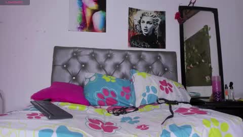 Mariana  online show from November 3, 2025, 1:08 am