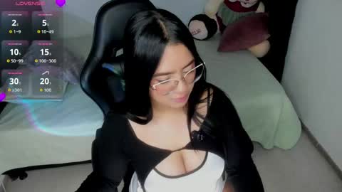 Mia Varela online show from May 15, 2026, 3:19 pm