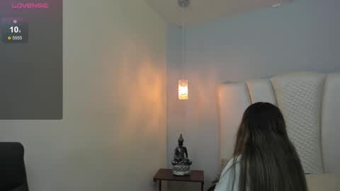 Mia Villalobos online show from September 20, 2025, 11:55 am