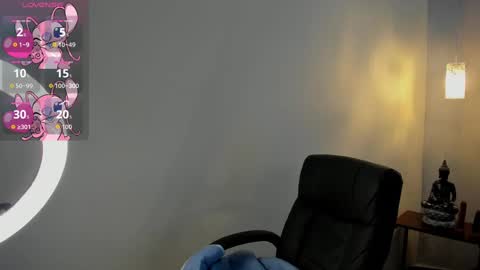 Mia Villalobos online show from October 2, 2025, 12:01 pm