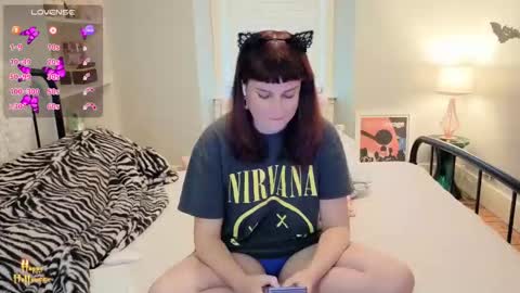 Mia  online show from October 28, 2025, 1:03 pm