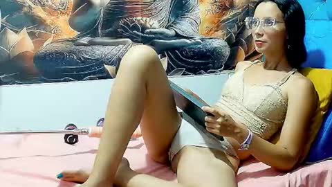 Mia online show from December 22, 2025, 4:20 am