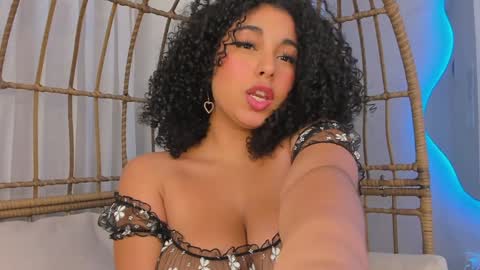 Snapshot of miawoderfull chatting on February 5, 2025, 4:06 am Mia online show from February 5, 2025, 4:06 am