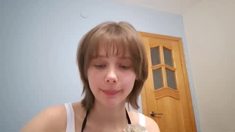 Luna online show from October 13, 2025, 5:35 pm