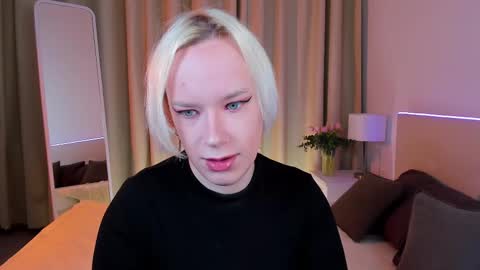 Snapshot of michael_swan chatting on February 18, 2025, 6:26 am Michel online show from February 18, 2025, 6:26 am