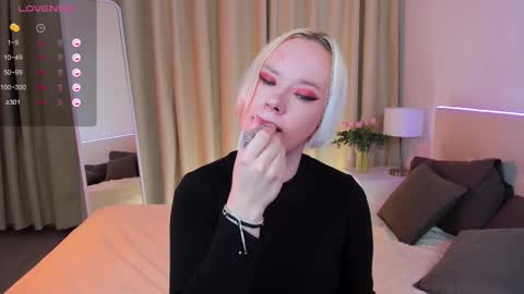 Snapshot of michael_swan chatting on February 19, 2025, 5:27 am Michel online show from February 19, 2025, 5:27 am