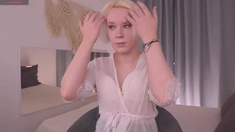 Snapshot of michael_swan chatting on March 7, 2025, 5:40 am Michel online show from March 7, 2025, 5:40 am