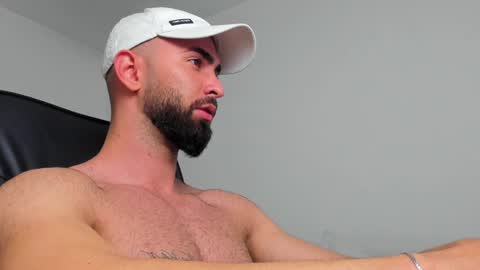 MichaelEvansx online show from December 23, 2024, 2:45 am