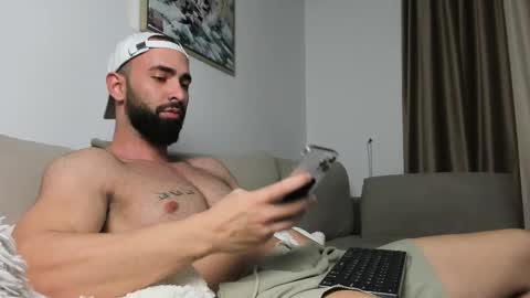 MichaelEvansx online show from December 5, 2025, 8:38 pm