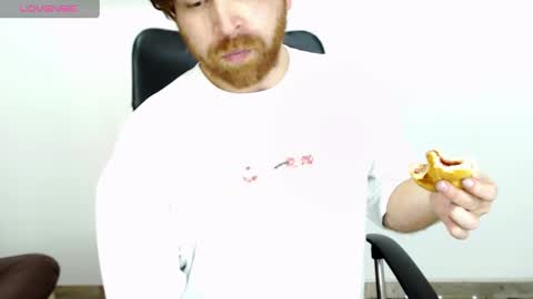 Michael  Contenido explcito online show from October 8, 2025, 1:58 am
