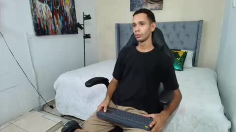 michaell_bellk_ online show from November 1, 2025, 6:43 pm