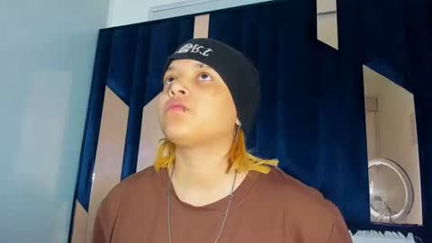 michell_rs online show from November 2, 2025, 6:38 am