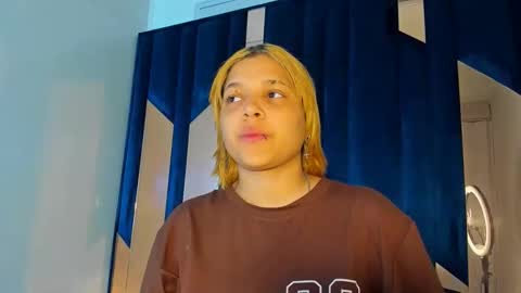 michell_rs online show from November 3, 2025, 6:03 am