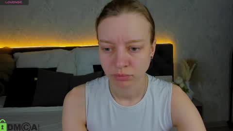 Snapshot of michelle_blond chatting on February 2, 2026, 9:19 am michelle_blond online show from February 2, 2026, 9:19 am
